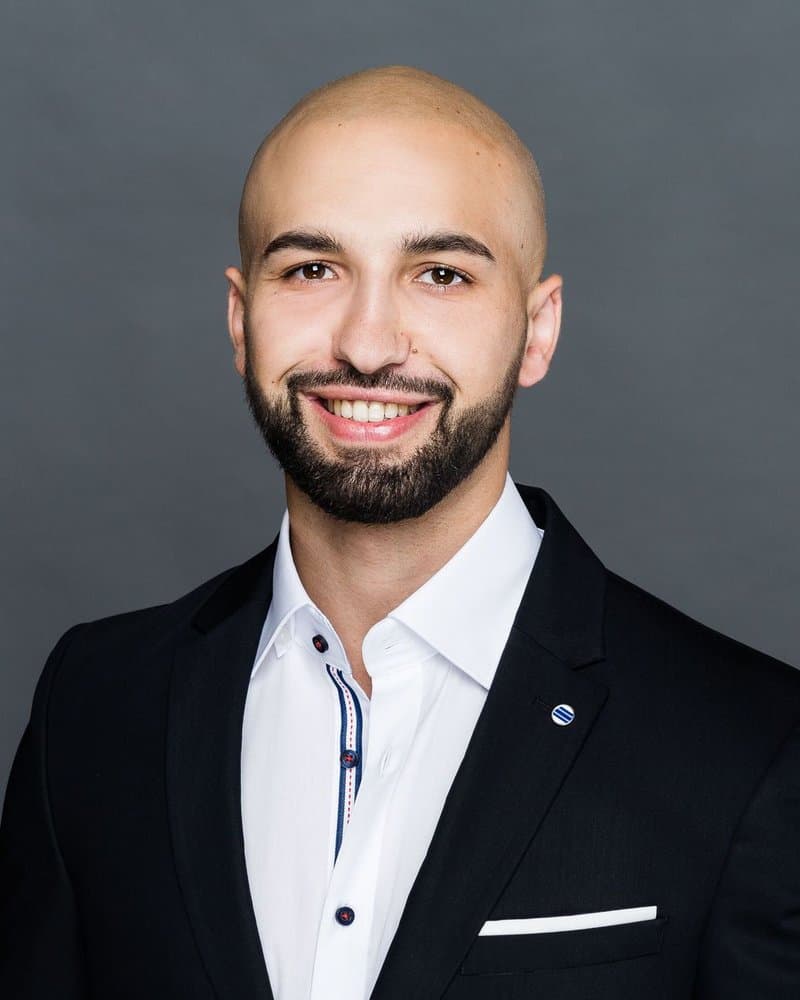 Nassim Ramadan, Gründer von 8gency