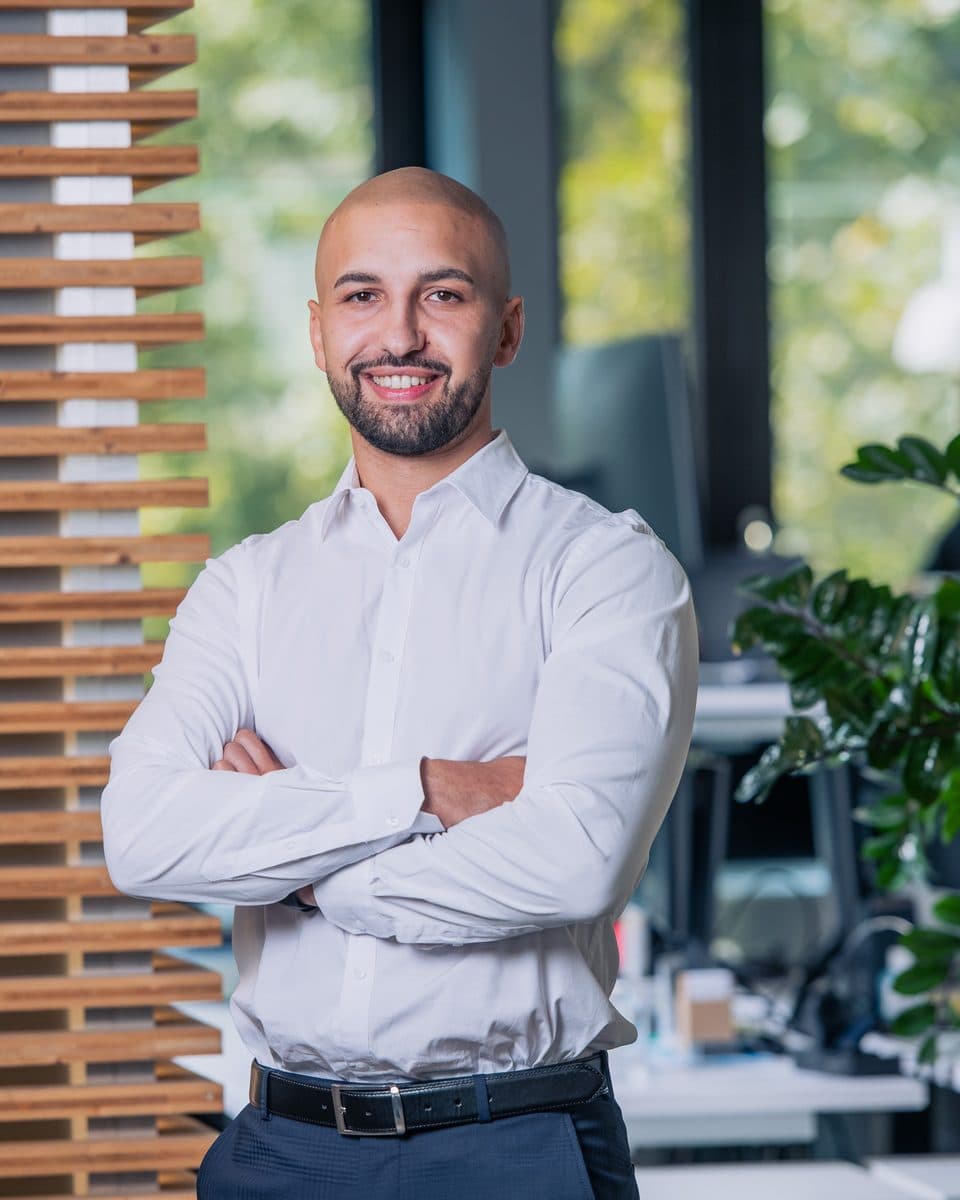 Nassim Ramadan, Gründer von 8gency